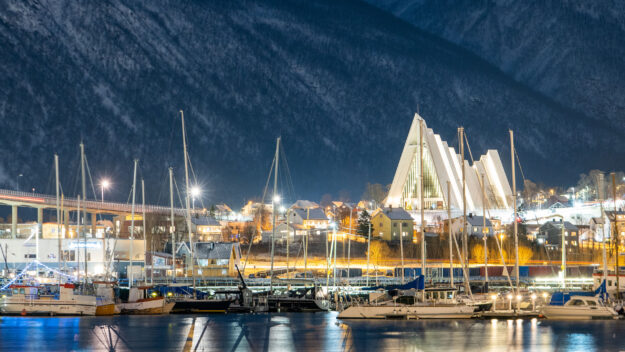 The Northern Norway Lodge Experience | Northern Lights Holiday Experts | Aurora Nights | Visit Tromso, see majestic Norwegian Fjords and stunning scenery in Norway.