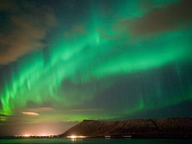 Iceland-Aurora-Borealis-Reykjavik-from-boat-lights-1000x750_c