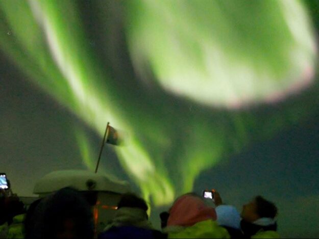 Iceland-Aurora-Borealis-Reykjavik-storm-solar-1000x750_c
