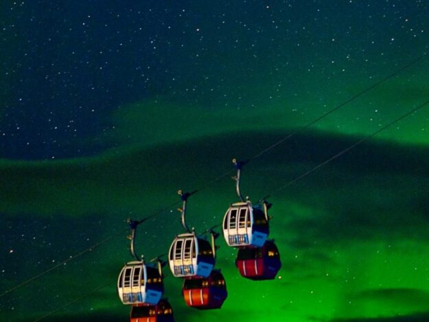 Norway-northern-lights-gondolas-1000x750_c