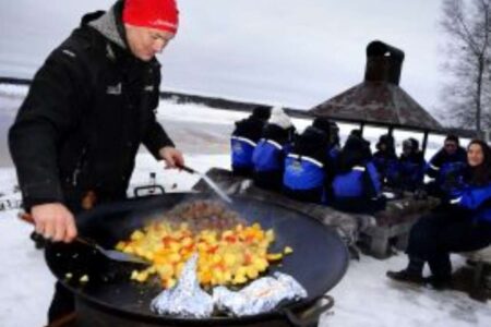Patrick-Carlman-cooking-lunch-on-a-snowmobile-safari-1000x750_c