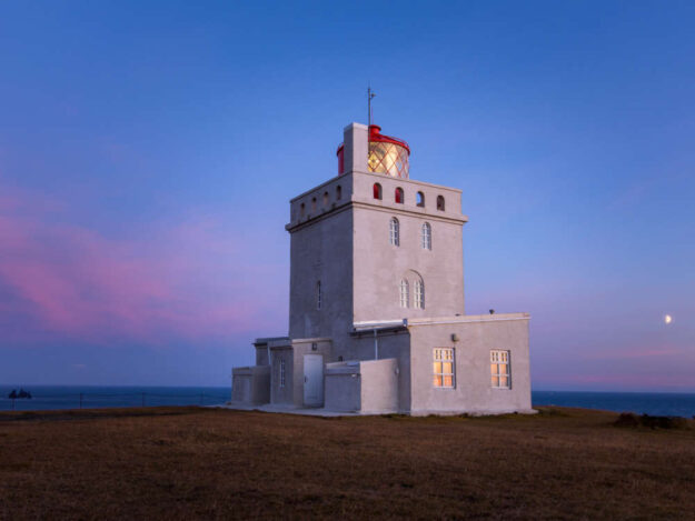 dyrholey-lighthouse-1000x750_c