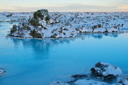 iceland-blue-lagoon-winter-snow-peaceful-1-1000x750_c