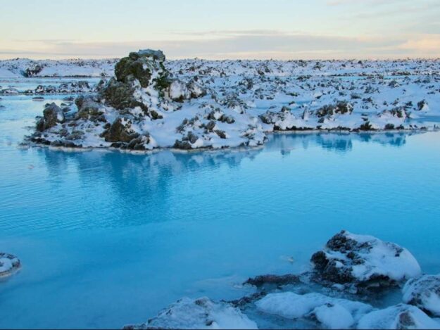 iceland-blue-lagoon-winter-snow-peaceful-1-1000x750_c