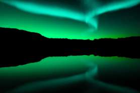 iceland-northern-lights-lake-symmetry-278x185_c