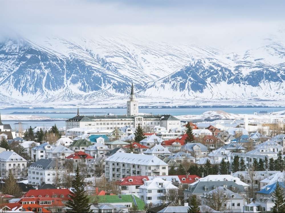 iceland-reykjavik-winter-snow-1000x750_c