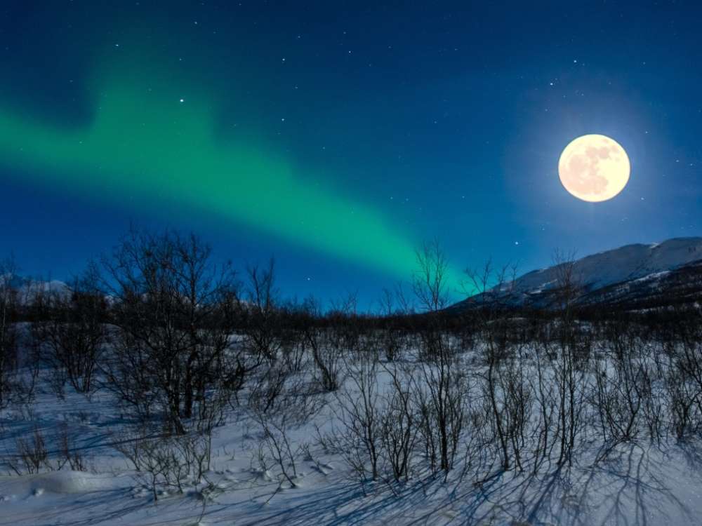 sweden-full-moon-aurora-1000x750_c