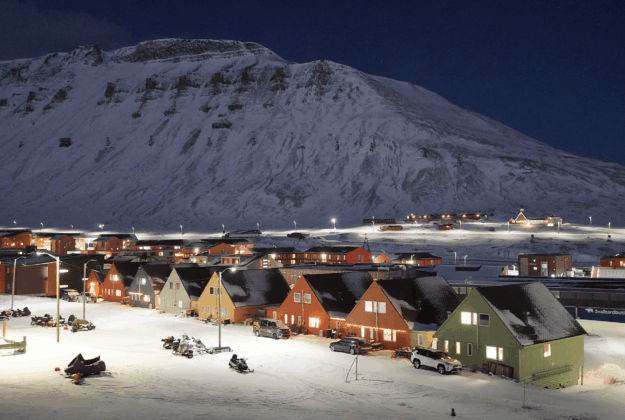 Svalbard and Longyearbyen with Platåfjellet mountain_null